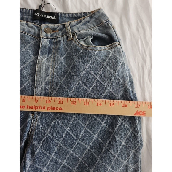 Fashion Nova Denim Jeans Cargo Pockets Cross Hatch 22x32 NWT - Picture 13 of 16